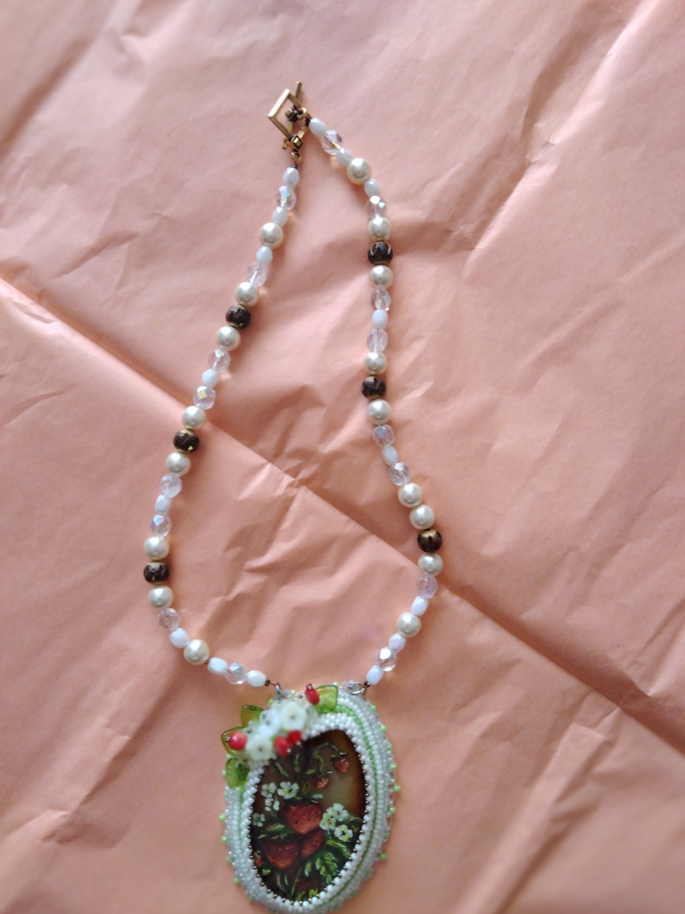 Handcrafted Green Floral Cameo Pendant Necklace - Women Jewelry Strawberry 🍓🍓❤